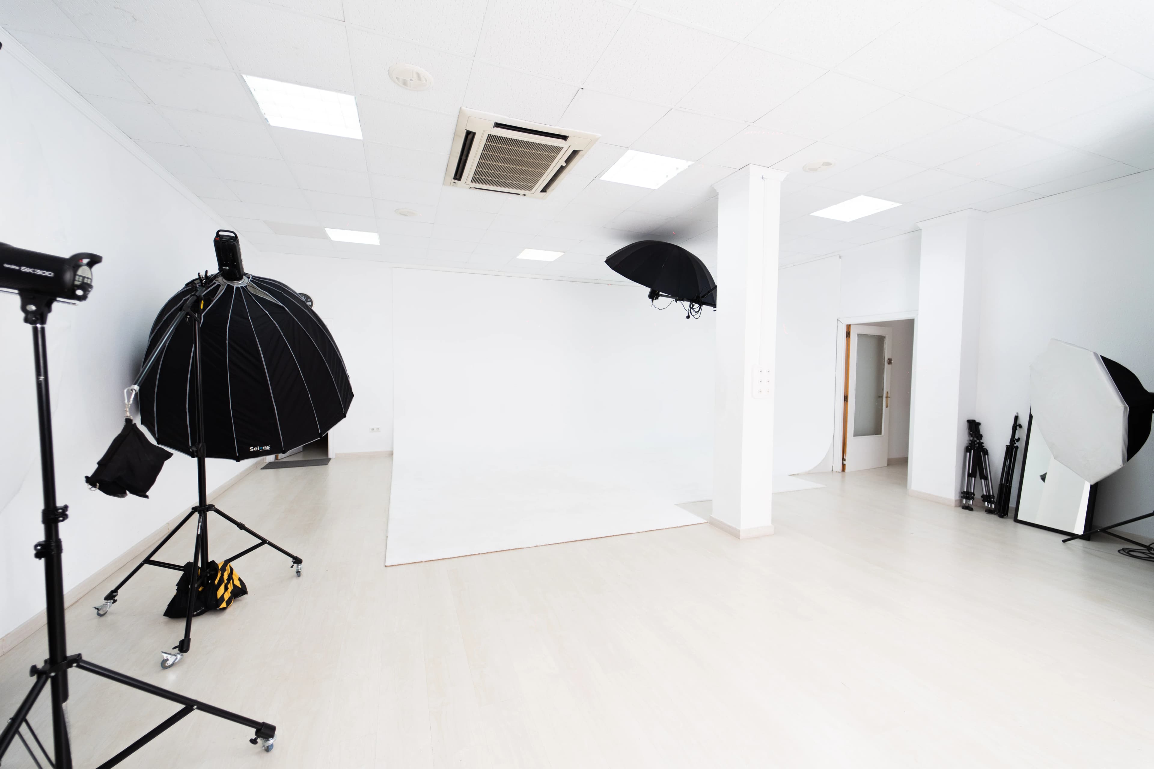 LVSN Studio Ciclorama Blanco — Ángulo de iluminación cercano